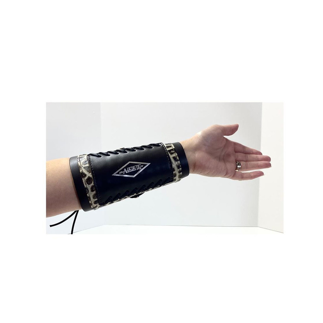 Крага кожаная Neet T-AGL-7